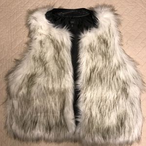 Mossimo faux fur vest Small